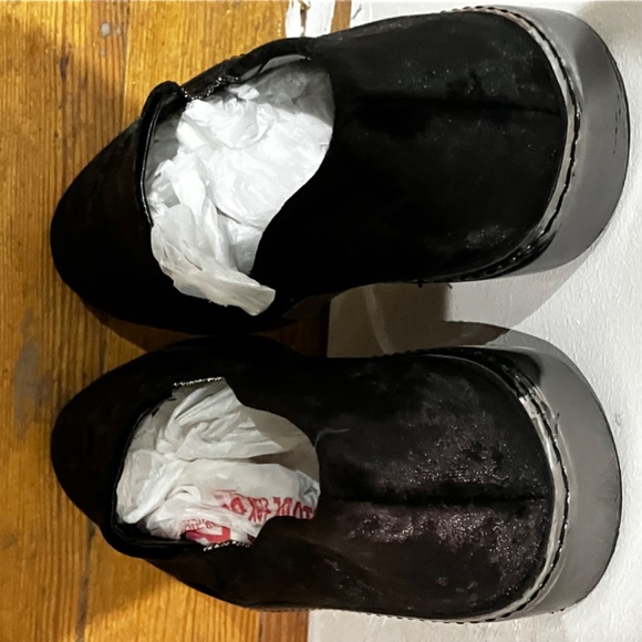 Black velour slip on sneakers - Picture 2 of 7